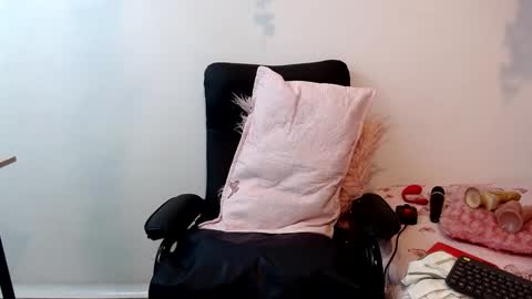 blonde_squirt_ online show from 12.28.24