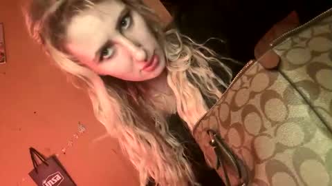 Gia  online show from 03.04.25