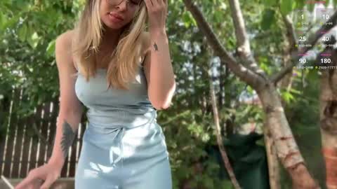 Snapshot of blondevenom chatting on 05.19.26 OnlyFans livia77 twitter liv20 4u online show from 05.19.26