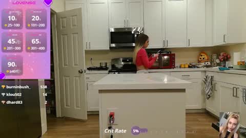 Snapshot of blondiebubblebooty chatting on 10.05.25 Bubbles online show from 10.05.25