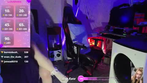 Snapshot of blondiebubblebooty chatting on 10.11.25 Bubbles online show from 10.11.25