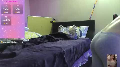 Snapshot of blondiebubblebooty chatting on 10.16.25 Bubbles online show from 10.16.25