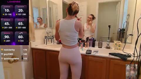 Snapshot of blondiebubblebooty chatting on 10.21.25 Bubbles online show from 10.21.25