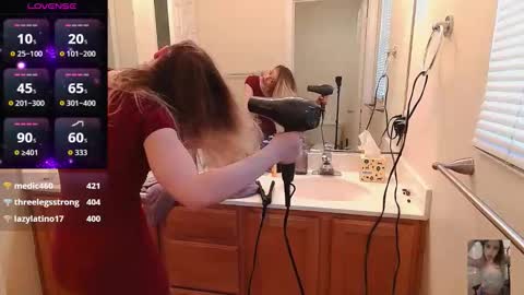 Snapshot of blondiebubblebooty chatting on 11.01.25 Bubbles online show from 11.01.25