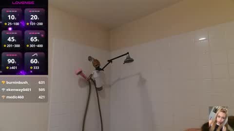 Snapshot of blondiebubblebooty chatting on 11.03.25 Bubbles online show from 11.03.25