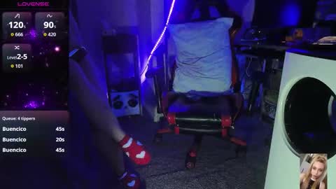 Snapshot of blondiebubblebooty chatting on 11.04.25 Bubbles online show from 11.04.25