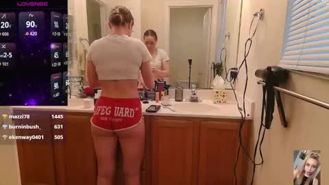 Snapshot of blondiebubblebooty chatting on 11.05.25 Bubbles online show from 11.05.25