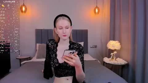Mia online show from 02.15.25