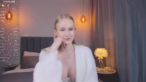 Mia online show from 02.25.25
