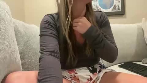 IM TRYNG online show from 12.03.25