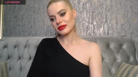 Snapshot of blondiestarxxx chatting on 01.11.25 Helen online show from 01.11.25