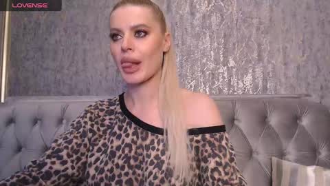Snapshot of blondiestarxxx chatting on 01.19.25 Helen online show from 01.19.25