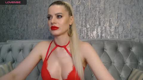 Snapshot of blondiestarxxx chatting on 02.14.25 Helen online show from 02.14.25