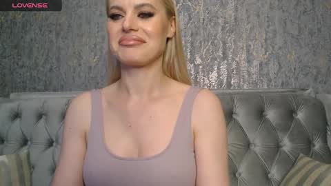 Snapshot of blondiestarxxx chatting on 03.12.25 Helen online show from 03.12.25
