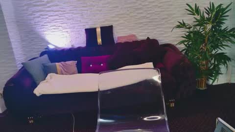 Kiki online show from 04.21.26