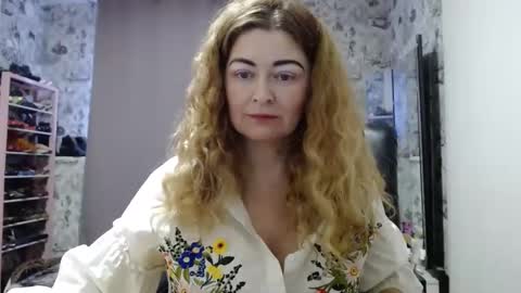 Snapshot of blondmilfs chatting on 01.19.25 BlondMILfs online show from 01.19.25