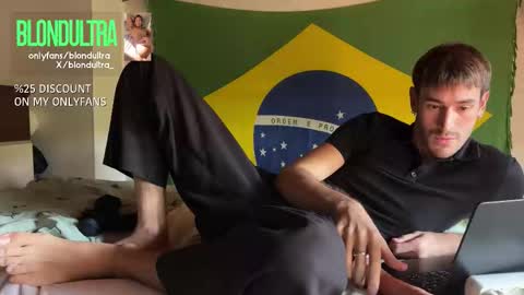 Snapshot of blondultra chatting on 09.30.25 blondultra online show from 09.30.25
