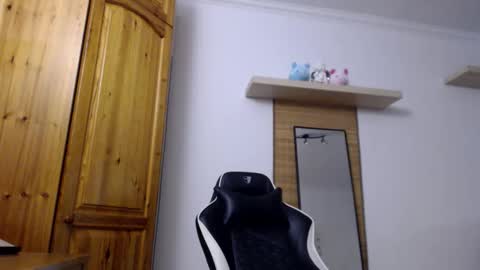 blondyelena online show from 10.20.25