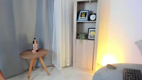 Snapshot of bloom_apple chatting on 04.19.26 Mara online show from 04.19.26