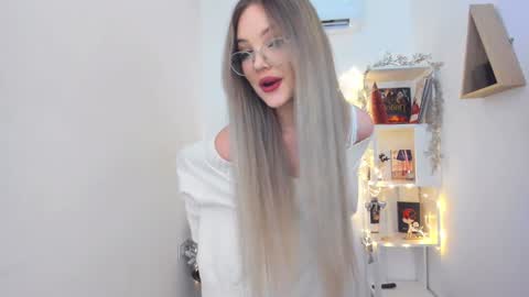 Sophia online show from 12.25.24