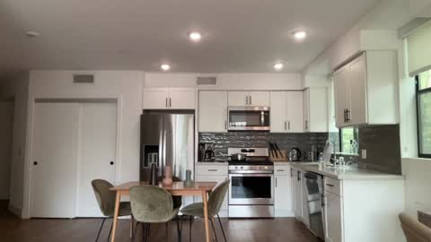 Snapshot of bloomyogi chatting on 10.14.25 Emma Bloom online show from 10.14.25