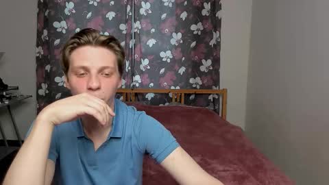 Snapshot of blossomandbee chatting on 10.14.25 Sasha and Maria online show from 10.14.25
