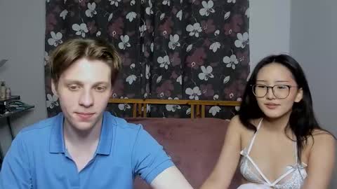 Snapshot of blossomandbee chatting on 10.16.25 Sasha and Maria online show from 10.16.25