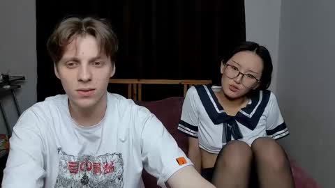 Snapshot of blossomandbee chatting on 10.20.25 Sasha and Maria online show from 10.20.25