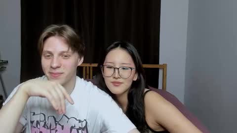 Snapshot of blossomandbee chatting on 11.03.25 Sasha and Maria online show from 11.03.25