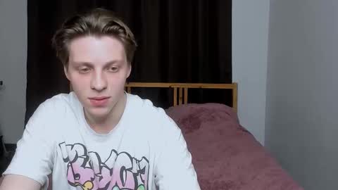 Snapshot of blossomandbee chatting on 11.04.25 Sasha and Maria online show from 11.04.25