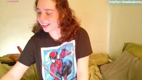 Blow Kiss Bunny online show from 04.12.26