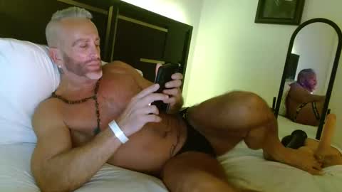 Snapshot of blu4121 chatting on 11.04.25 Wyatt online show from 11.04.25