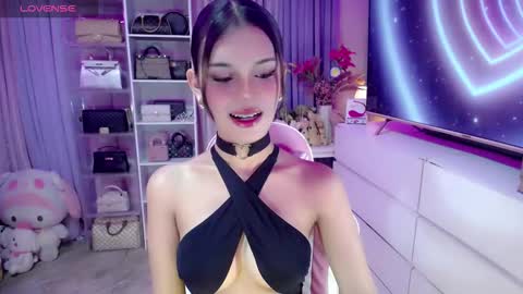 Snapshot of blue_aiveexx chatting on 10.12.25 aivee online show from 10.12.25