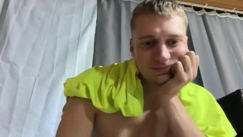 Snapshot of blue_eyed_beau chatting on 11.04.25 Beau online show from 11.04.25