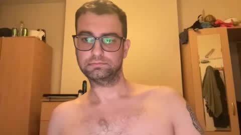 Snapshot of blue_eyes_85 chatting on 12.28.24 blue_eyes_85 online show from 12.28.24