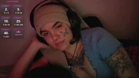 Snapshot of bluedweeb chatting on 10.14.25 Blue online show from 10.14.25