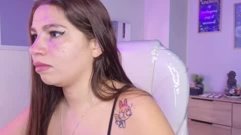 Snapshot of bluee_hazell chatting on 10.03.25 online show from 10.03.25