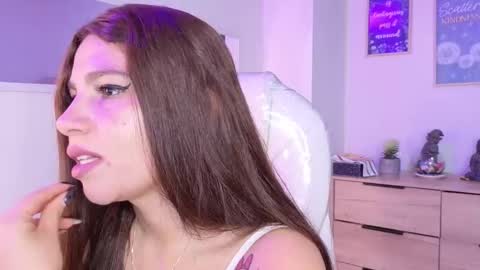 Snapshot of bluee_hazell chatting on 10.27.25 online show from 10.27.25