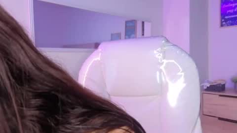 Snapshot of bluee_hazell chatting on 11.06.25 online show from 11.06.25