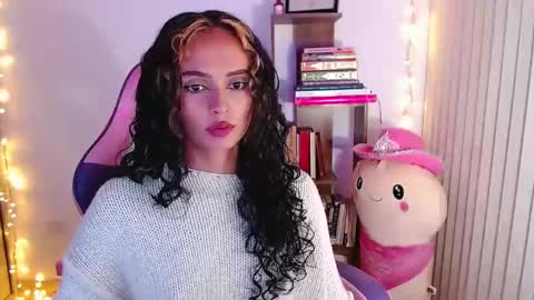 Snapshot of bluee_v chatting on 09.18.25 Im Abril .. Nice to meet you thumb up me please its important INDEPENDENT MODEL online show from 09.18.25