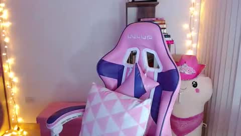 Im Abril .. Nice to meet you  thumb up me please its important  INDEPENDENT MODEL online show from 10.12.25