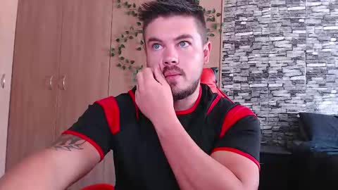 Snapshot of blueeyeboy0 chatting on 10.17.25 blueeyeboy0 online show from 10.17.25