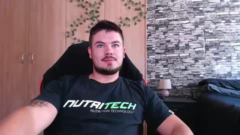 Snapshot of blueeyeboy0 chatting on 10.23.25 blueeyeboy0 online show from 10.23.25