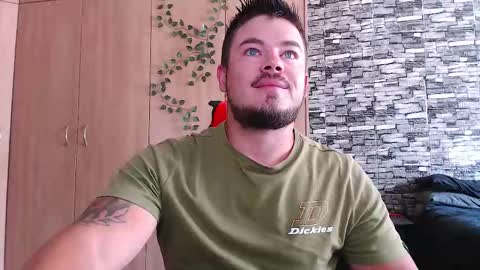 Snapshot of blueeyeboy0 chatting on 10.28.25 blueeyeboy0 online show from 10.28.25