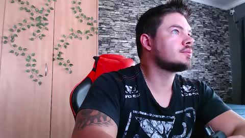 Snapshot of blueeyeboy0 chatting on 11.06.25 blueeyeboy0 online show from 11.06.25