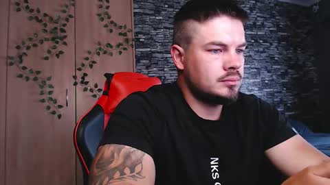 Snapshot of blueeyeboy0 chatting on 11.10.25 blueeyeboy0 online show from 11.10.25