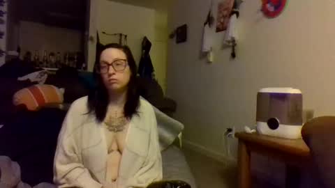 Snapshot of blueeyedbeauty1995 chatting on 11.08.25 Blueeyedbeauty online show from 11.08.25