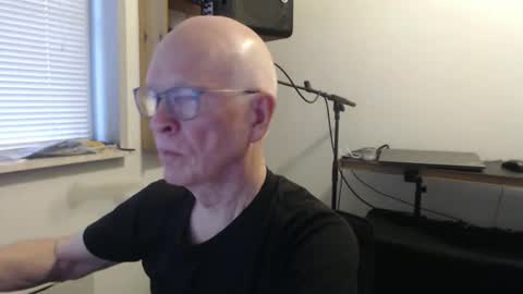 Snapshot of blueeyesn8 chatting on 10.21.25 blueeyesn8 online show from 10.21.25