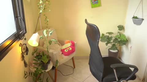 Snapshot of bluemysticlady chatting on 02.13.25 FLORAA online show from 02.13.25