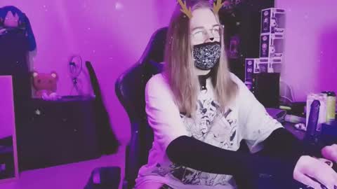 Snapshot of bluespanking chatting on 12.17.25 Blue online show from 12.17.25